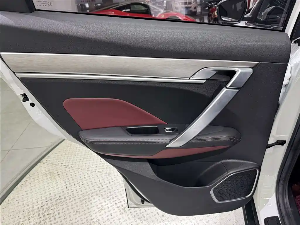 Geely Binyue — миниатюра 19