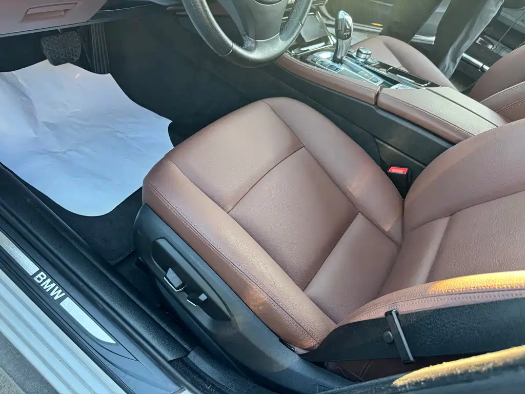 BMW 5 Series — миниатюра 5