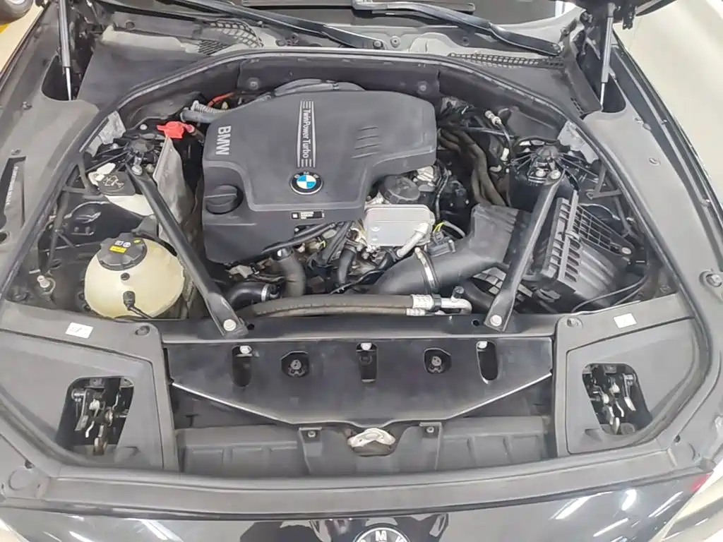 BMW 5 Series — миниатюра 20