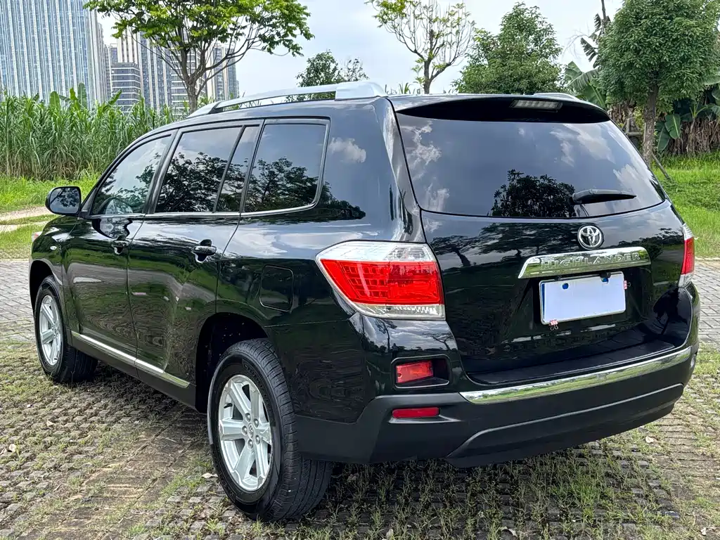 Toyota Highlander 2012 2.7L 5 мест Elite