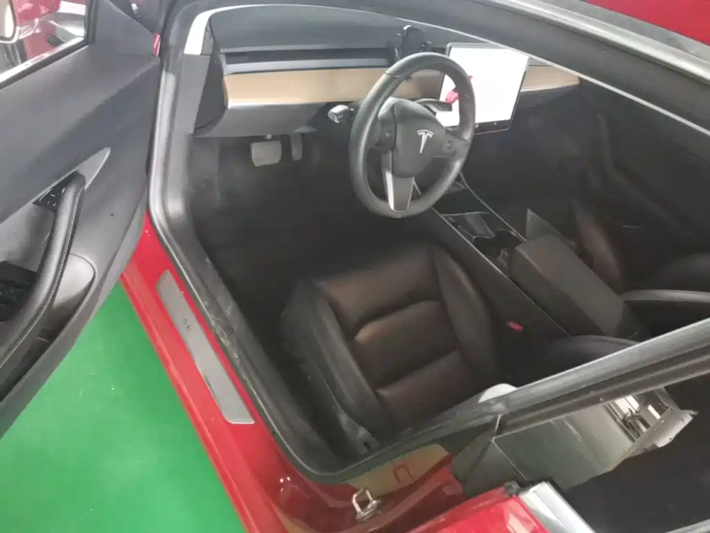 Tesla Model 3 — миниатюра 16