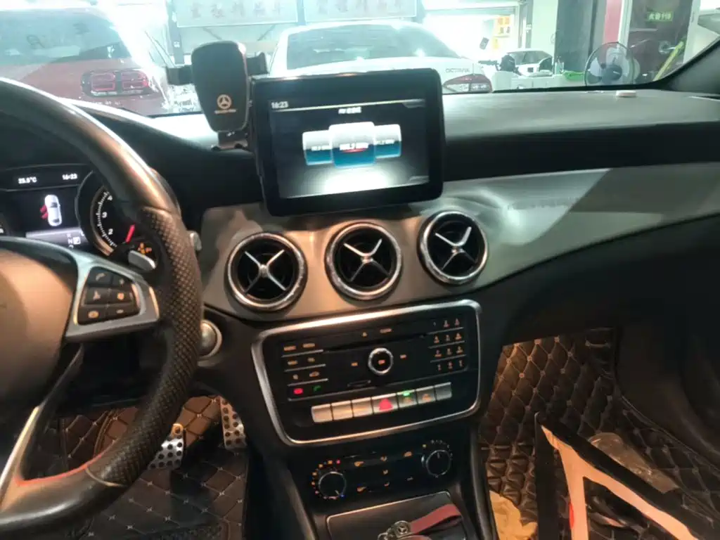 Mercedes-Benz CLA (Import) — миниатюра 13