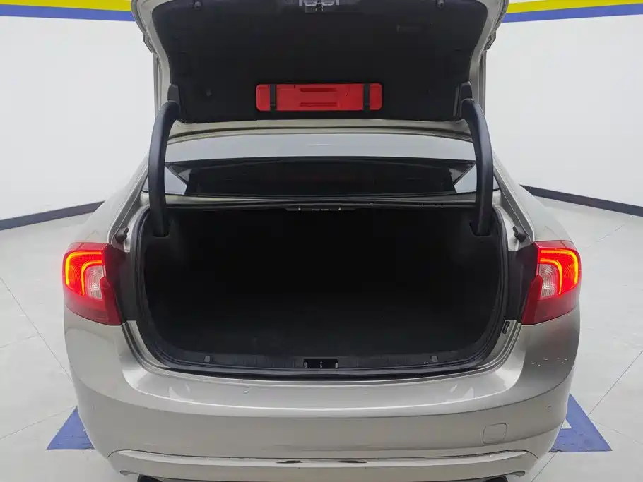 Volvo S60 — миниатюра 4