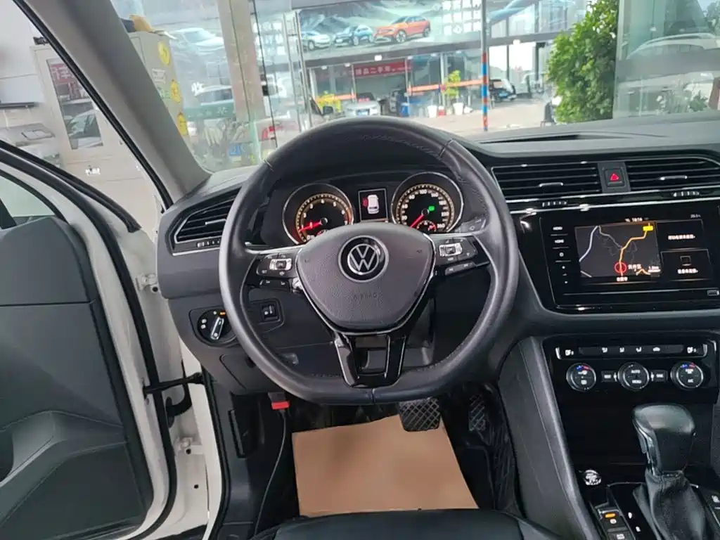 Volkswagen Tiguan L — миниатюра 11