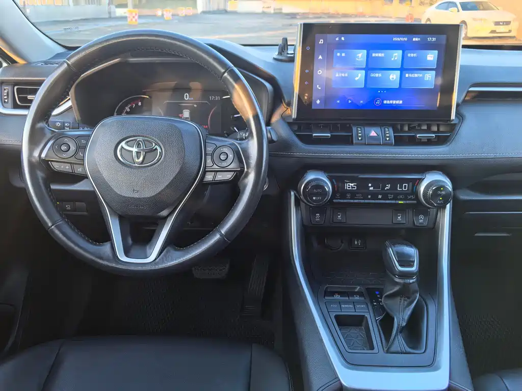 Toyota RAV4 — миниатюра 10