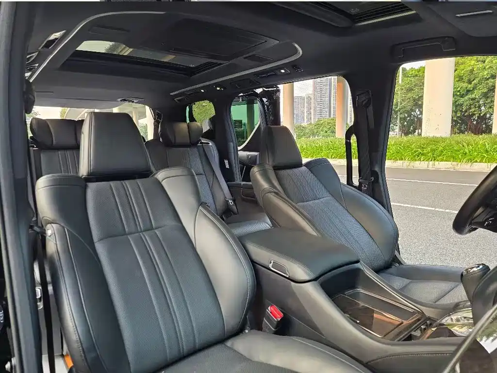 Toyota Vellfire — миниатюра 5
