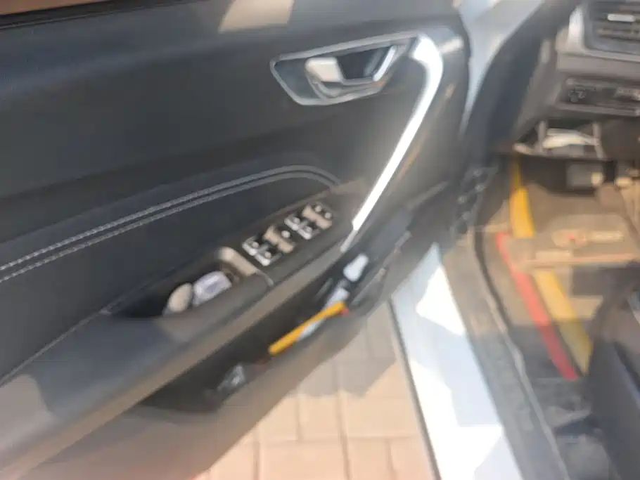 Geely Vision X3 — миниатюра 7