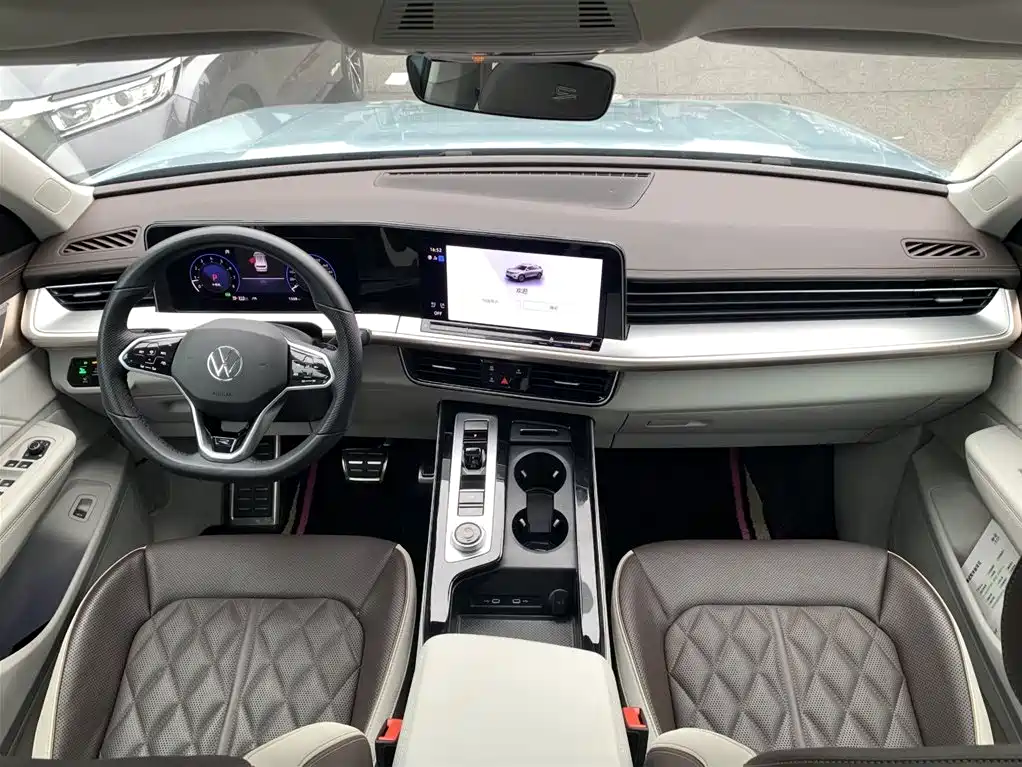 Volkswagen Tavendor 2023 380TSI R-Line