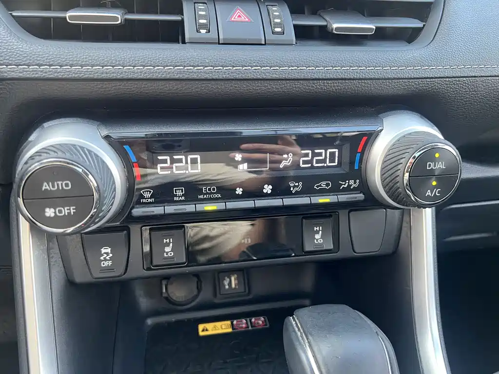 Toyota RAV4 — миниатюра 5