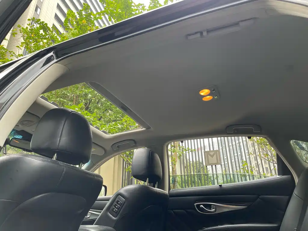 Infiniti Q70 — миниатюра 6