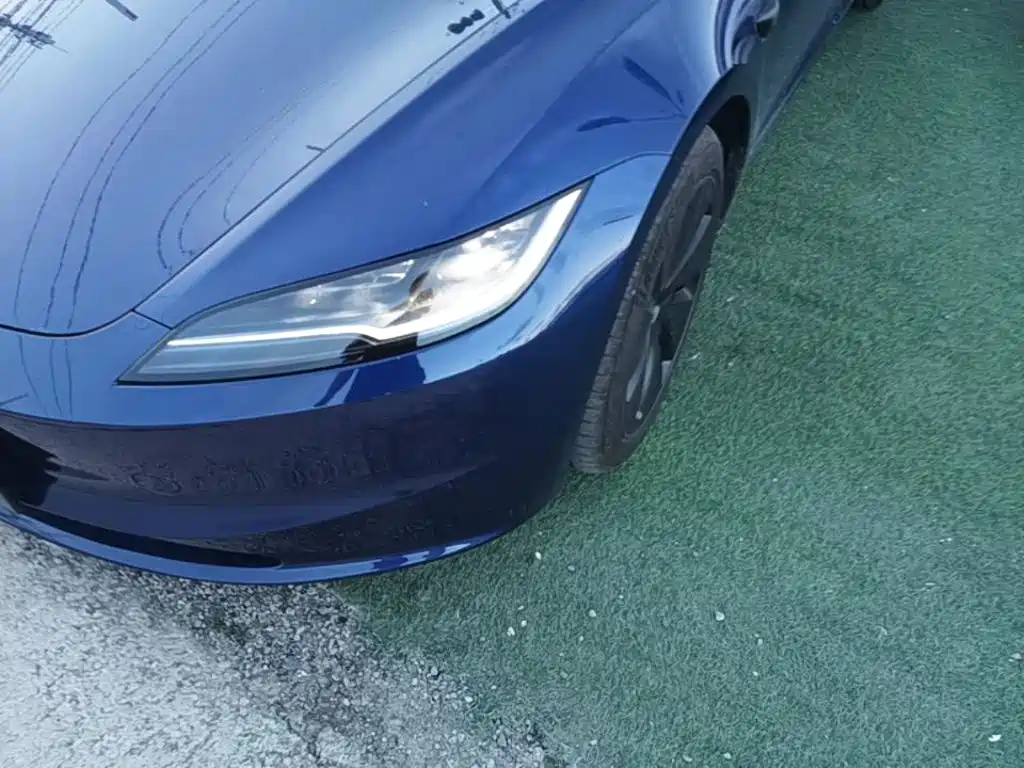 Tesla Model 3 — миниатюра 24