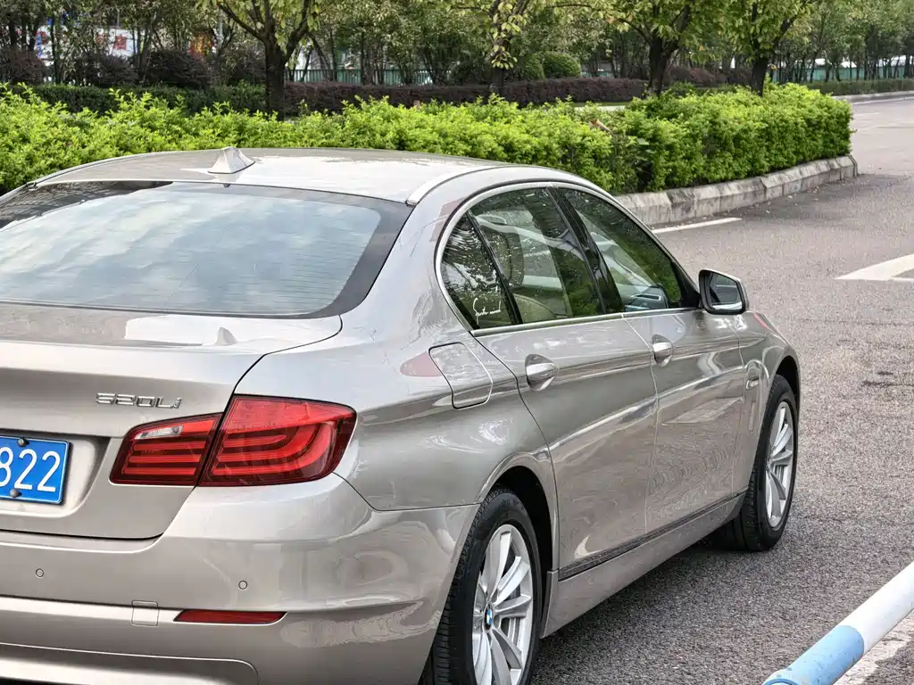 BMW 5 Series — миниатюра 4