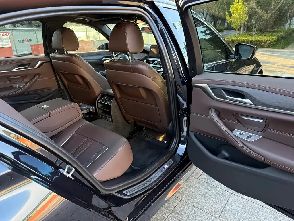 BMW 5 Series — миниатюра 43