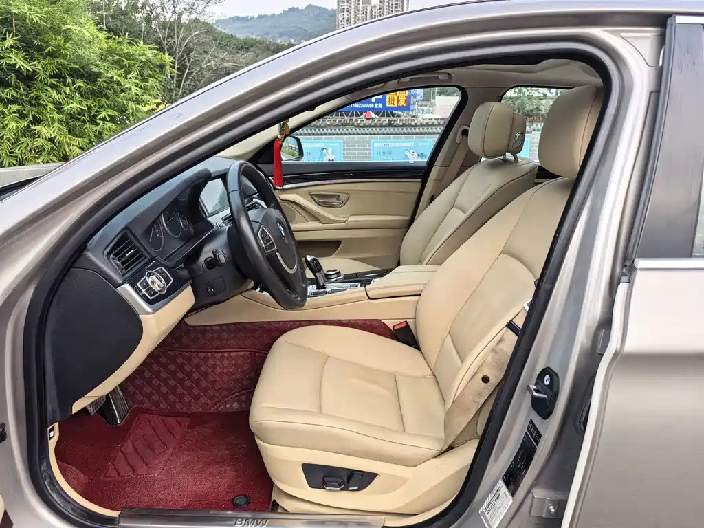 BMW 5 Series — миниатюра 7