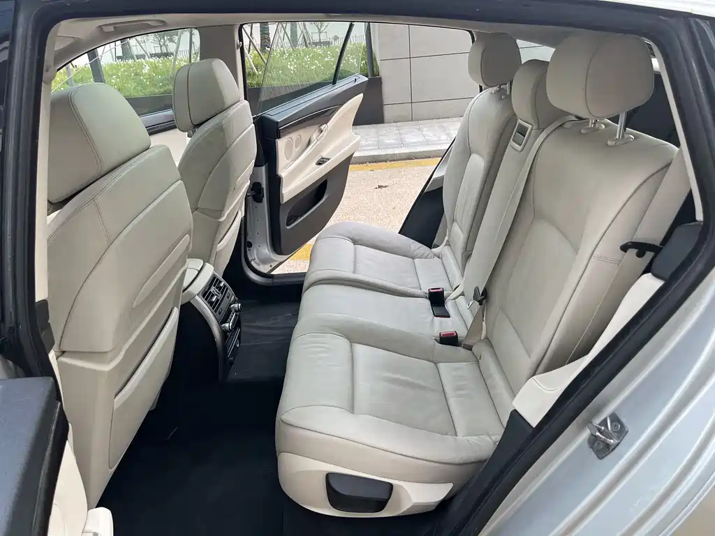 BMW 5 Series GT — миниатюра 9