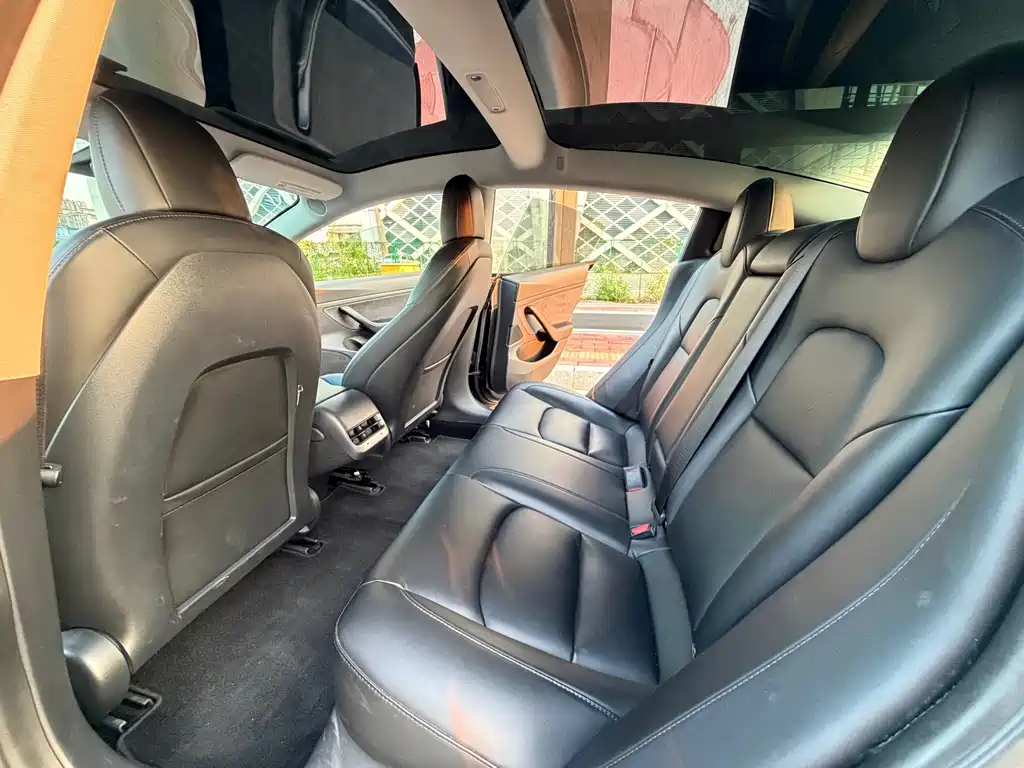 Tesla Model 3 — миниатюра 11