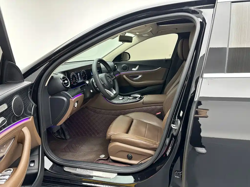 Mercedes-Benz E-Class — миниатюра 11