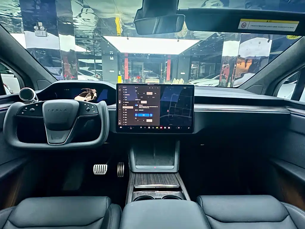 Tesla Model X — миниатюра 11