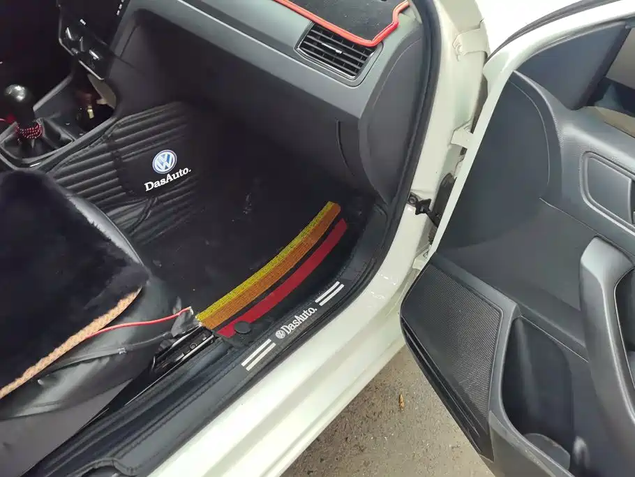 Volkswagen Santana — миниатюра 8