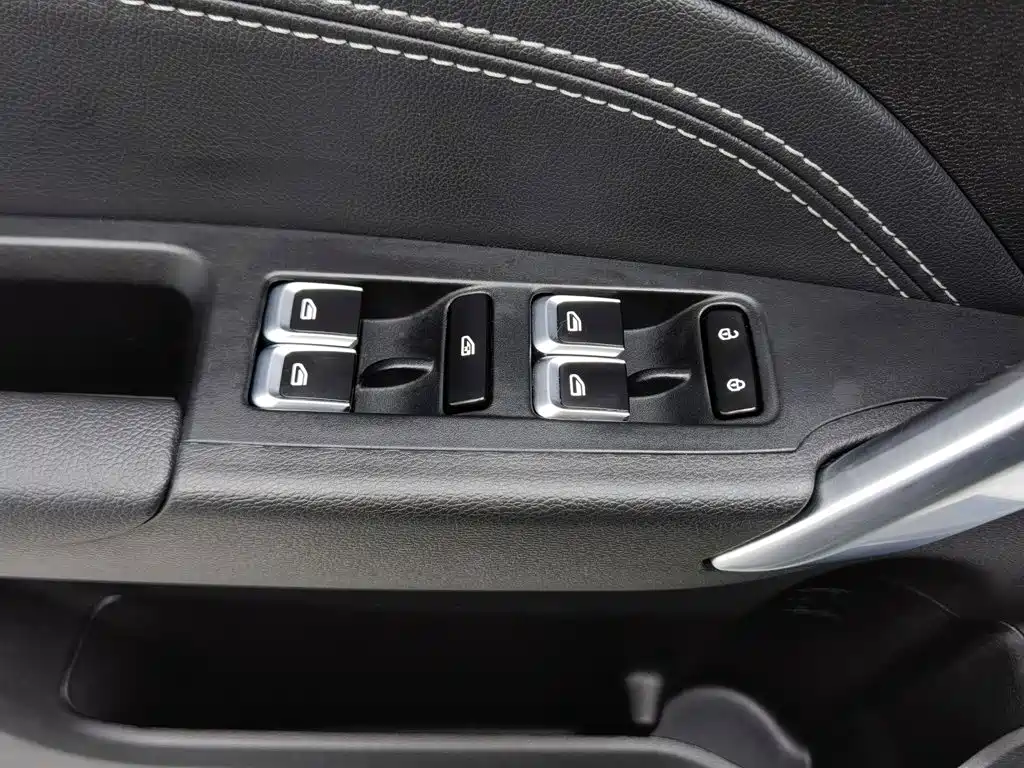 Geely Vision X3 — миниатюра 9