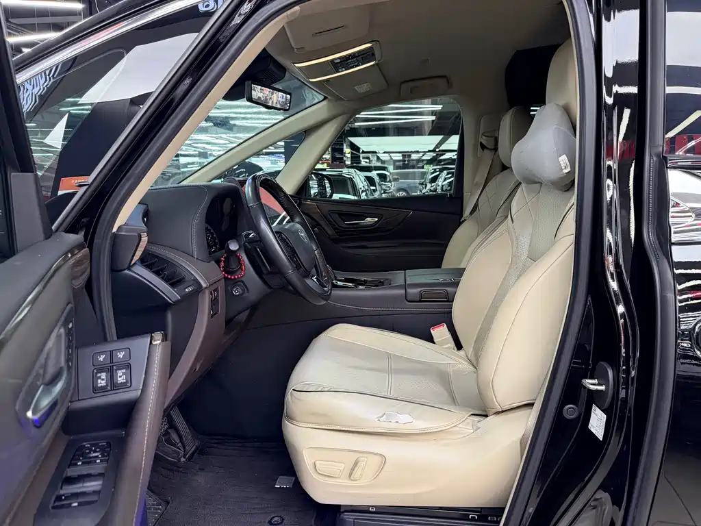 Toyota Alphard — миниатюра 9