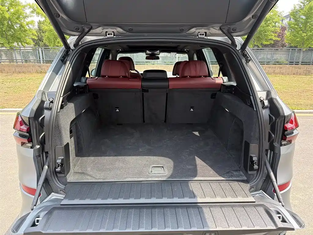 BMW X5 2025 xDrive 40Li M Sport Night Package