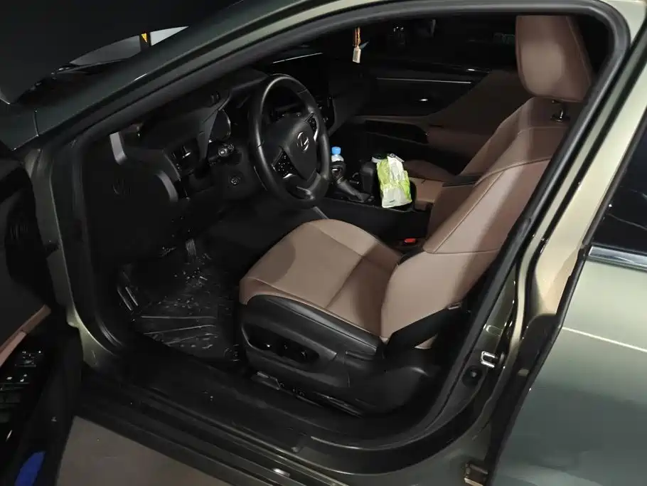 Lexus ES — миниатюра 9