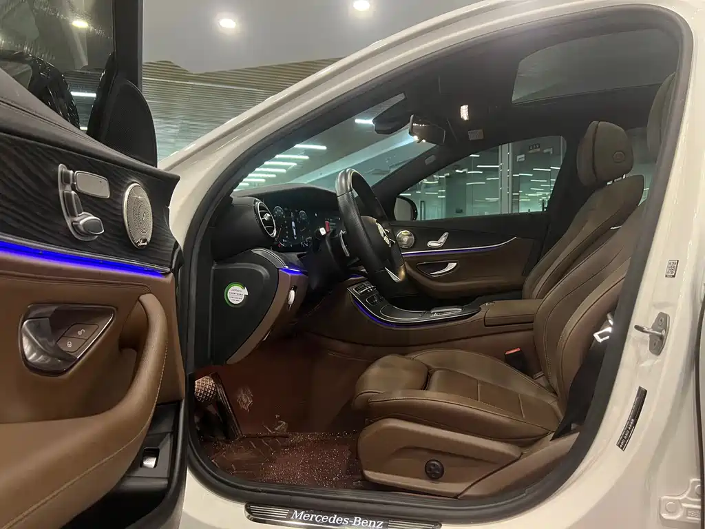 Mercedes-Benz E-Class — миниатюра 10