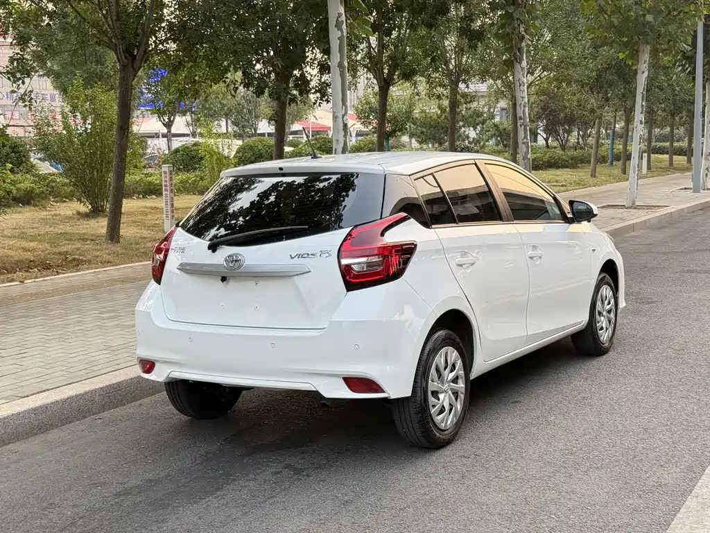 Toyota Vios FS — миниатюра 6