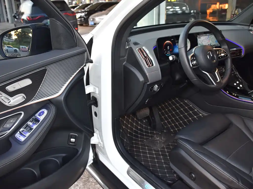 Mercedes-Benz EQC — миниатюра 6