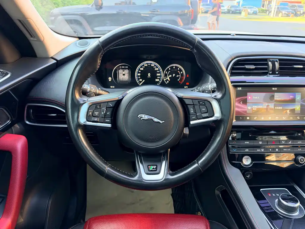 Jaguar F-PACE — миниатюра 15