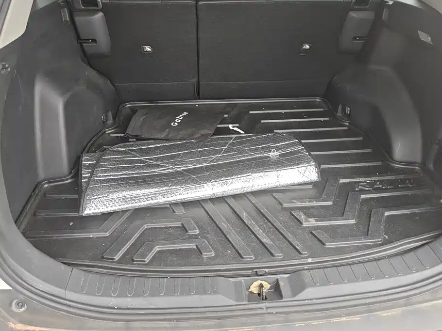 Toyota RAV4 — миниатюра 4