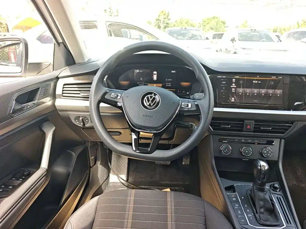 Volkswagen Lavida — миниатюра 11