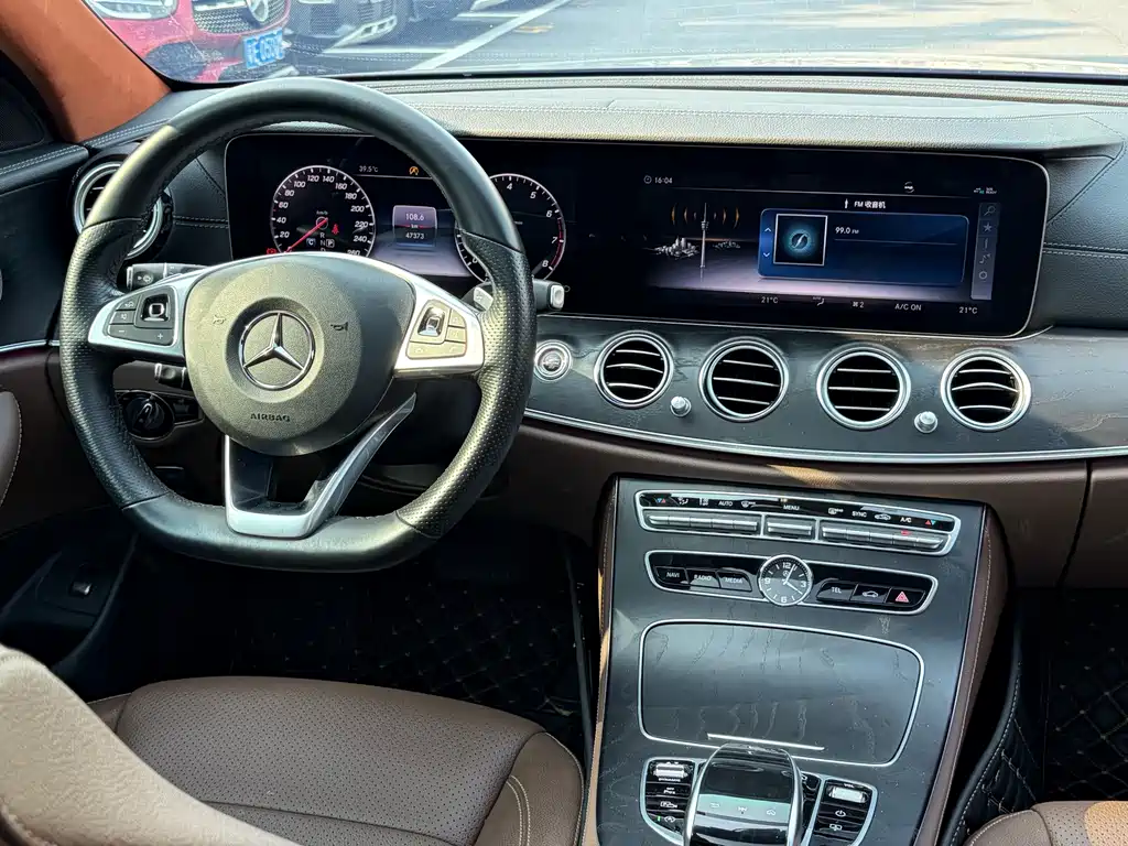 Mercedes-Benz E-Class — миниатюра 13