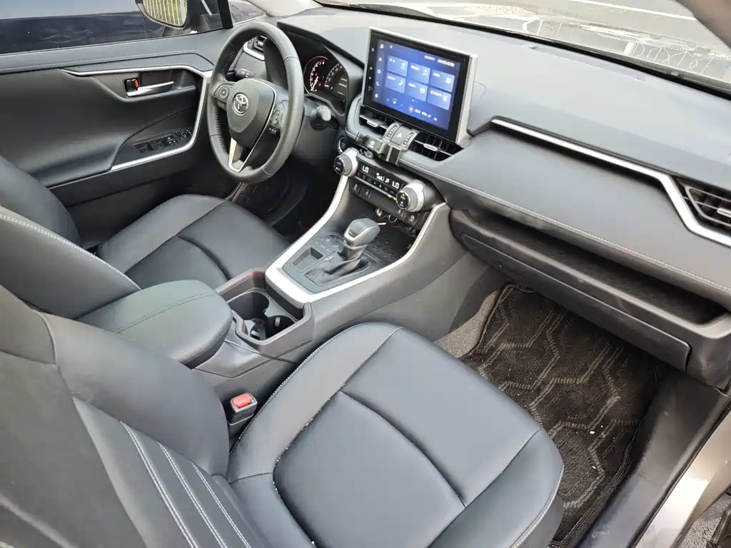 Toyota RAV4 — миниатюра 8