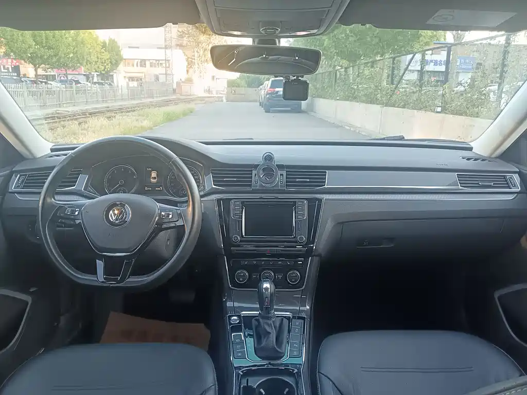 Volkswagen Passat — миниатюра 21