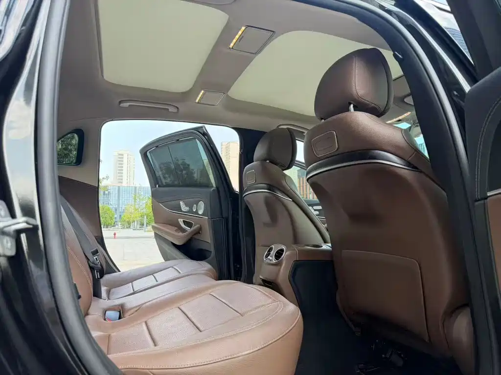 Mercedes-Benz E-Class — миниатюра 6