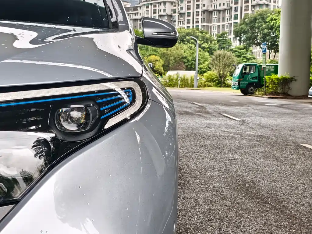 Mercedes-Benz EQC — миниатюра 11