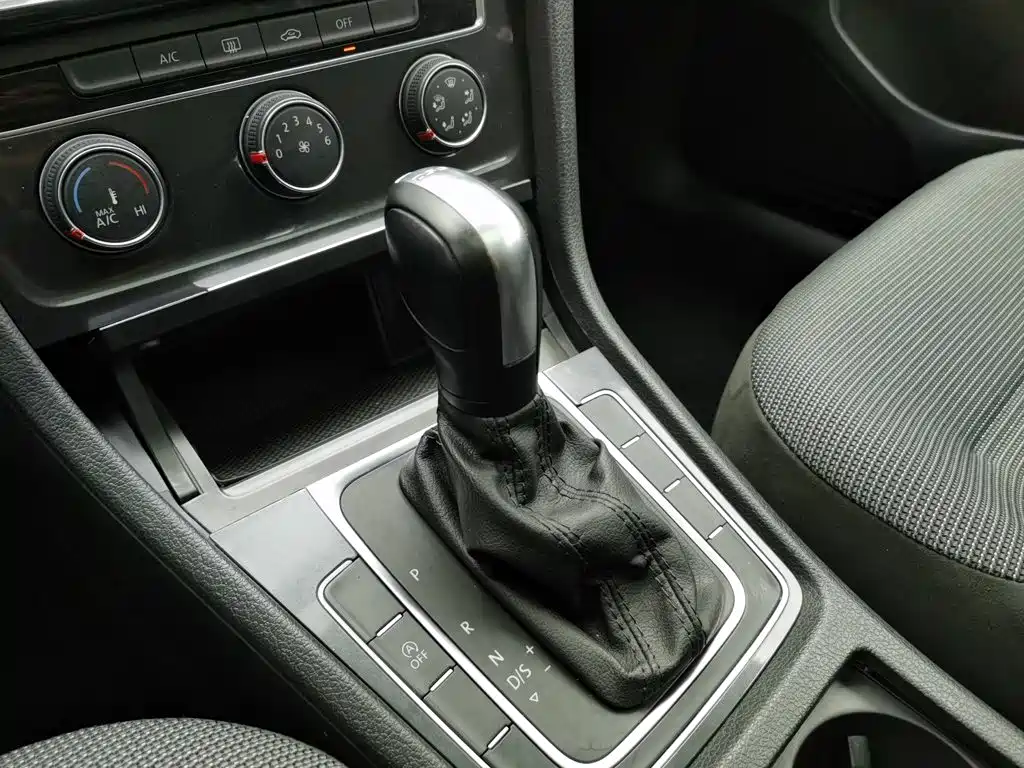 Volkswagen Golf — миниатюра 13