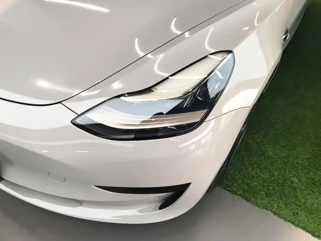 Tesla Model 3 — миниатюра 24