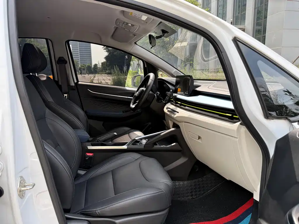 Geely EX3