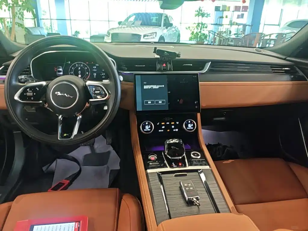 Jaguar XFL — миниатюра 10