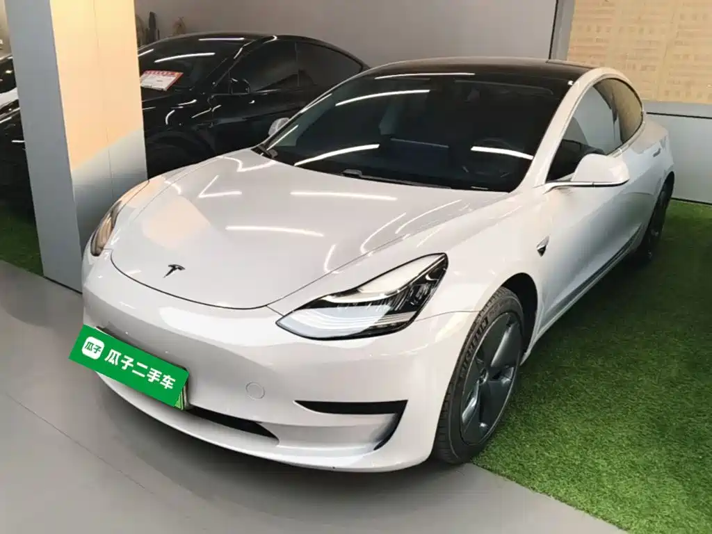Tesla Model 3 — миниатюра 2