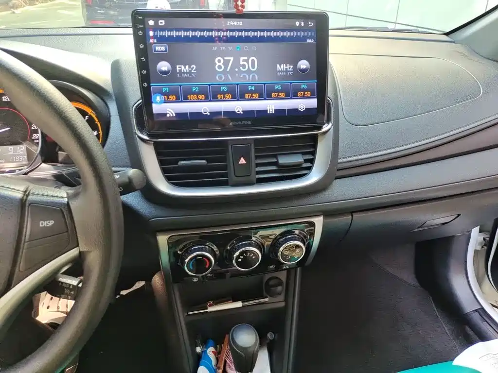 Toyota Yaris L — миниатюра 9