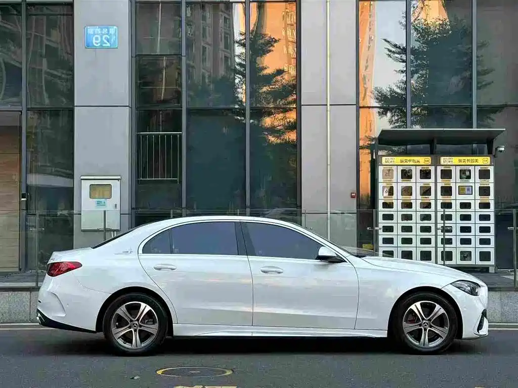 Mercedes-Benz C-Class — миниатюра 4