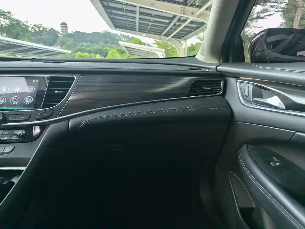 Buick LaCrosse — миниатюра 17