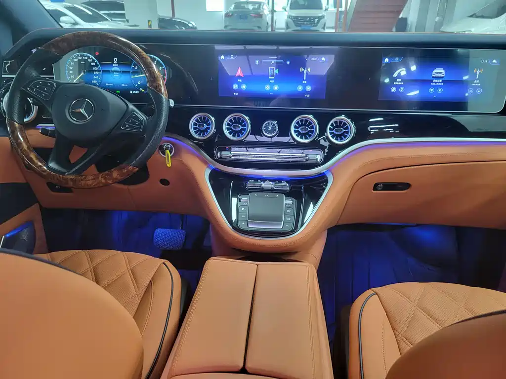 Mercedes-Benz Vito 2021 2.0T Elite 7 мест