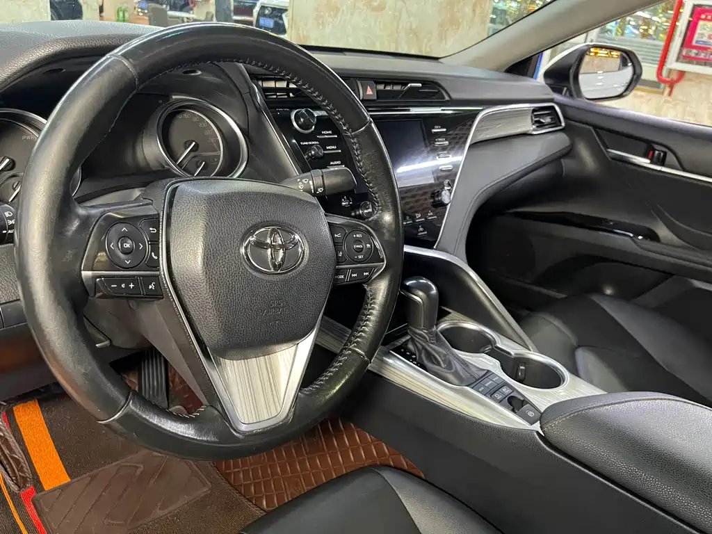 Toyota Camry — миниатюра 8