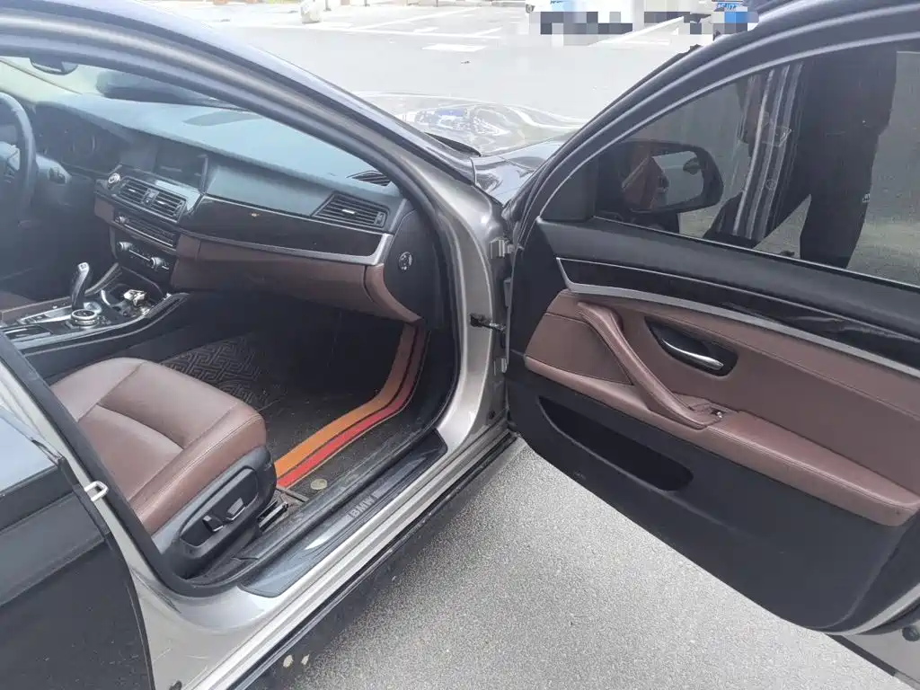 BMW 5 Series — миниатюра 17