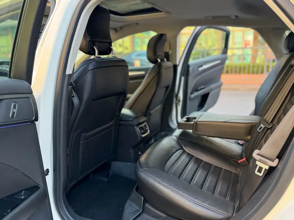 Ford Mondeo — миниатюра 6